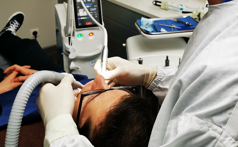 02site 1 - Parodontie : les traitements laser assistes sur les infections bacteriennes et les dents déchaussées